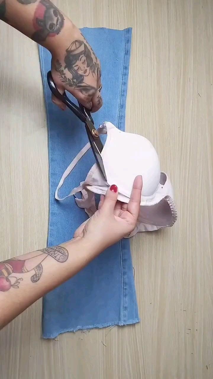 Turn an Old Bra and Jeans Into a Trendy Denim Corset
